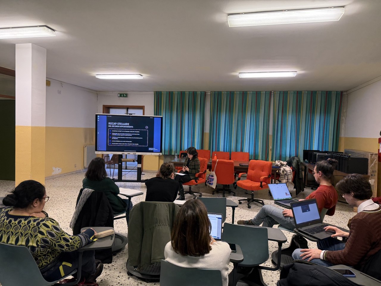 Parlo davanti al corpo docenti in formazione.