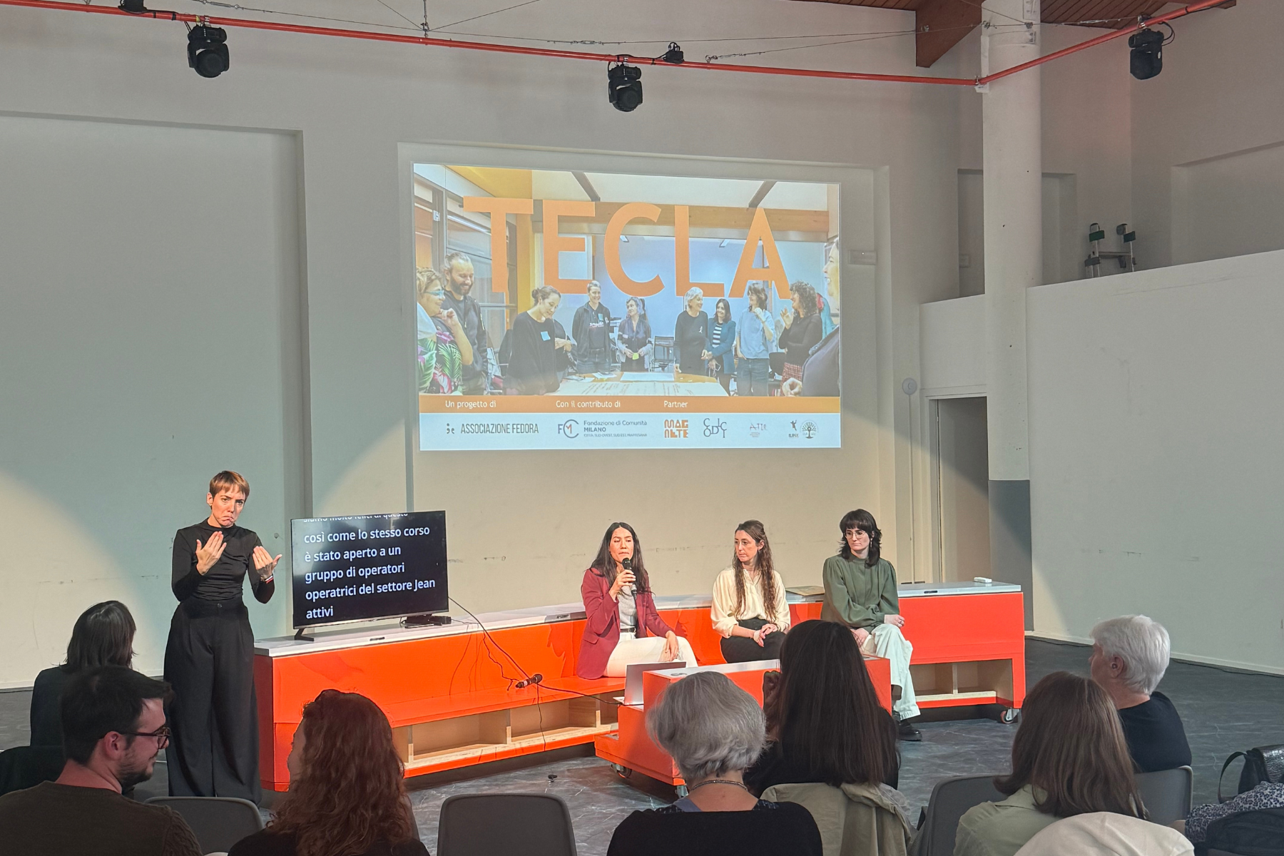 Una platea in ascolto durante la presentazione di progetto TECLA.